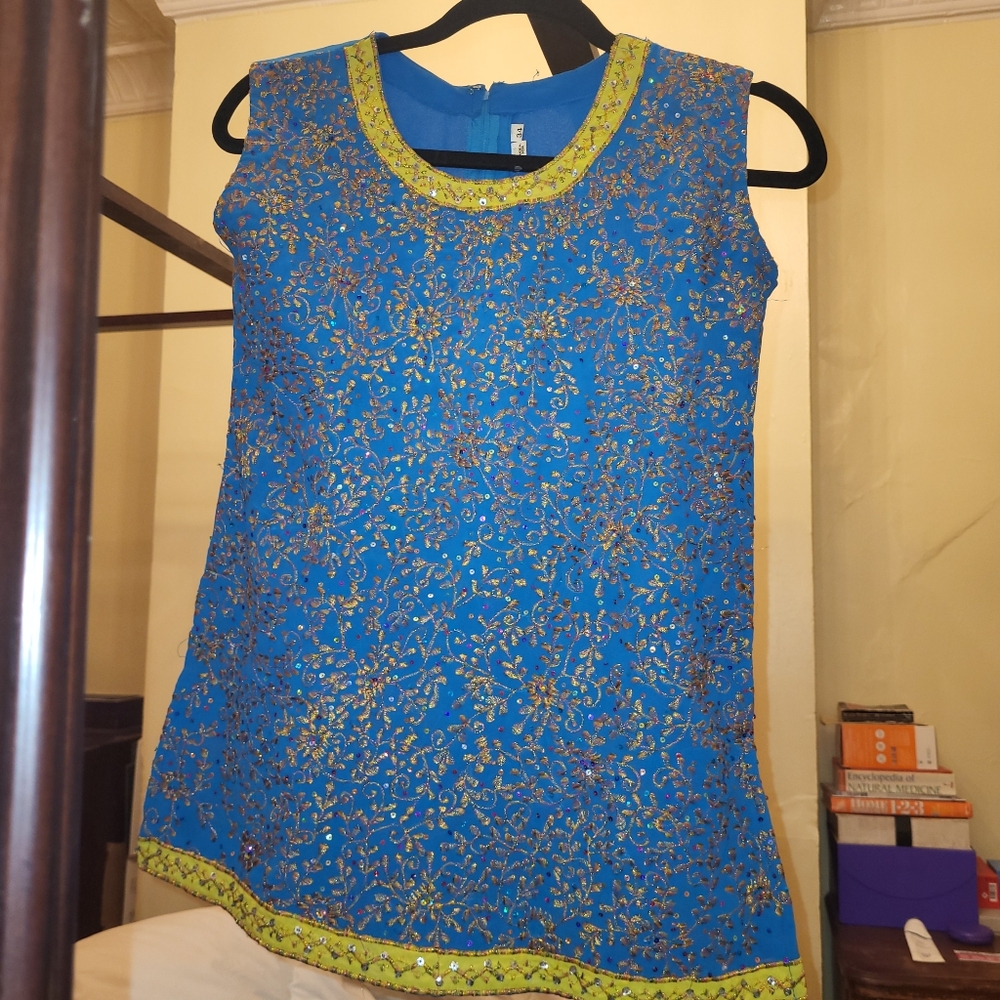 Sleeveless Side Slit Embroidered Top